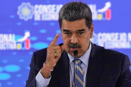 El presidente venezolano Nicolás Maduro habla durante una reunión con sus ministros en el Hotel Humboldt en la montaña El Ávila, el jueves 21 de septiembre de 2023, en La Guaira, Venezuela. (AP Foto/Matías Delacroix)