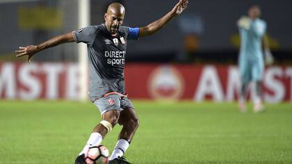 El presidente Verón, en la cancha