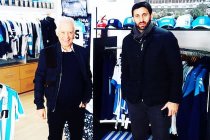 El presidente Víctor Blanco y el manager Diego Milito, en funciones; acordaron un recorte de sueldos con el plantel mientras dure la pandemia