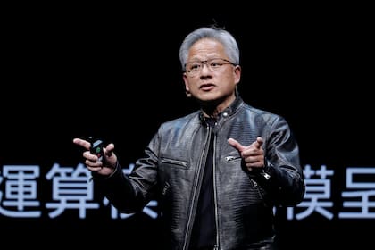 El presidente y CEO de Nvidia Corporation, Jensen Huang, pronuncia un discurso durante la exposición Computex 2024 en Taipei, Taiwán, el 2 de junio de 2024. (Foto AP/Chiang Ying-ying)