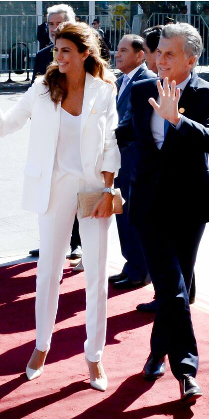 El presidente y la primera dama llegando al Congreso chileno