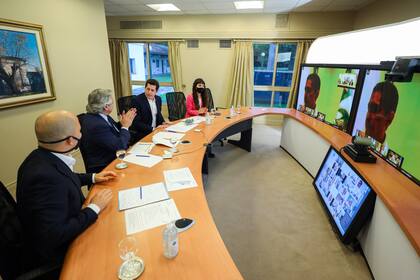 El Presidente y Wado de Pedro