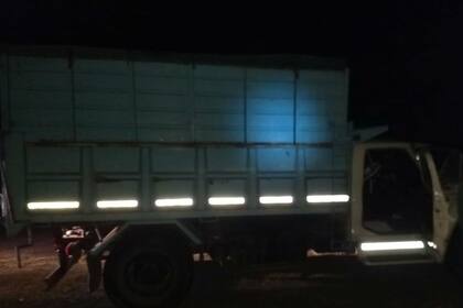 El presunto camión con volcador utilizado para sacar la soja