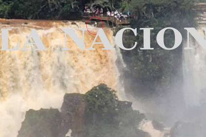 El presunto momento de la caída, captado por un turista
