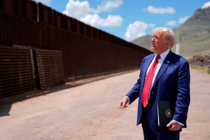 El presupuesto asignaría más de US$110 mil millones al Departamento de Seguridad Nacional para reforzar la frontera sur, entre los que se incluyen US$46.550 millones en barreras físicas y US$45.000 millones para ampliar centros de detención de migrantes hasta 2029