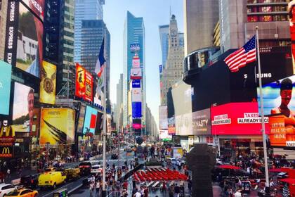 El presupuesto de Nueva York incluye una serie de iniciativas que abarcan alivios fiscales, apoyo a la educación, medidas de seguridad y nuevos controles en el sistema judicial