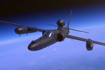 El primer avión espía Lockheed U-2 volvió en 1955. Está diseñado para cambiar el equipamiento con cada misión, según sea necesario