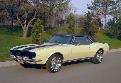 El primer Camaro, de 1967; en sus líneas y proporciones está inspirado el de 2014