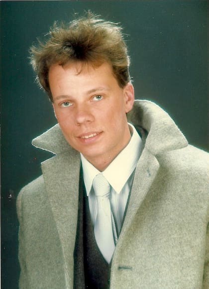 El primer contacto de Gabriel Rugiero con el arte fue su trabajo como actor en varias telenovelas de Canal 13