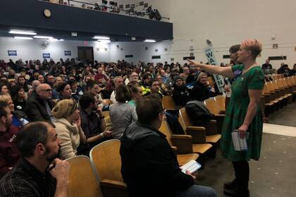 El primer conteo en un caucus en la Escuela Callanan, en Des Moines