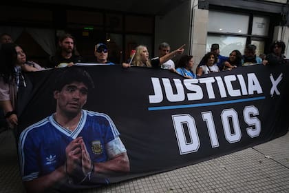 El primer día del juicio hubo manifestantes que pidieron Justicia