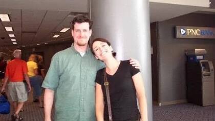 El primer encuentro entre Mark y Rachel fue en el aeropuerto de Portland, Oregon