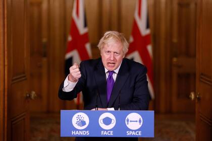 El primer ministro británico, Boris Johnson, habla durante una conferencia de prensa virtual en el número 10 de Downing Street en el centro de Londres el 2 de diciembre de 2020