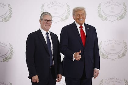 El primer ministro británico, Keir Starmer, y el presidente Donald Trump, en Sharm El-Sheikh, Egipto, el año pasado.
