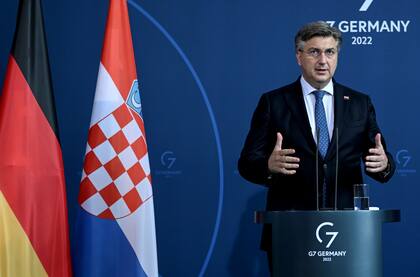 El primer ministro croata, Andrej Plenkovic, habla durante una conferencia de prensa con el canciller alemán Olaf Scholz después de su reunión en Berlín
