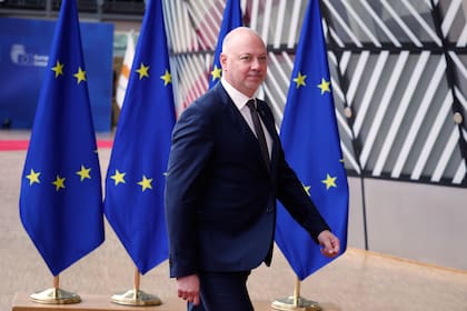 El primer ministro de Bulgaria, Rosen Zhelyazkov, llega a una cumbre de la Unión Europea, el jueves 26 de junio de 2025, en Bruselas. (AP Foto/Omar Havana)