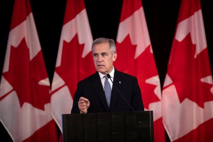 El primer ministro de Canadá, Mark Carney, pronuncia los comentarios de apertura del Caucus Liberal en Edmonton, Alberta