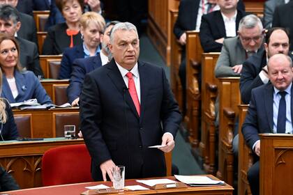El primer ministro de Hungría, Viktor Orban, responde a los discursos al inicio de la sesión de primavera de la Asamblea Nacional en Budapest, Hungría, el lunes 24 de febrero de 2025