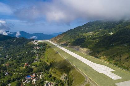 El primer ministro de India, Narendra Modi, inauguró este lunes en Sikkim, un estado nororiental, el aeropuerto número 100 del país, al que ya algunos incluyen entre los más bonitos del mundo