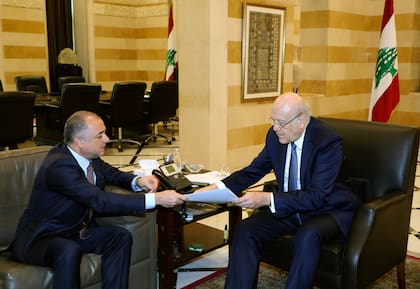 El primer ministro de Israel dijo el martes que el país ha alcanzado un "acuerdo histórico" con el vecino Líbano sobre su frontera marítima compartida después de meses de negociaciones con la mediación de Estados Unidos.