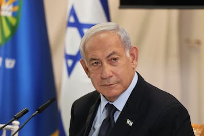 El primer ministro israelí, Benjamin Netanyahu, participa en una reunión de su gabinete en Sederot, Israel. (Menahem Kahana/Pool vía AP)