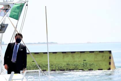 El primer ministro italiano, Giuseppe Conte, durante la prueba del sistema en Venecia