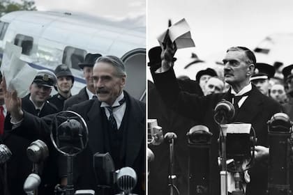 El primer ministro Neville Chamberlain (en la ficción y en la realidad) saluda a la multitud en el aeropuerto de Heston, al regresar de la firma del Acuerdo de Munich