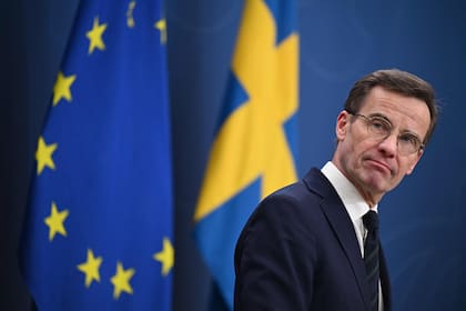 El primer Ministro sueco, Ulf Kristersson, asiste a una conferencia de prensa después de que el parlamento húngaro votara sí para ratificar la adhesión de Suecia a la OTAN, en Estocolmo, Suecia, el 26 de febrero de 2024.