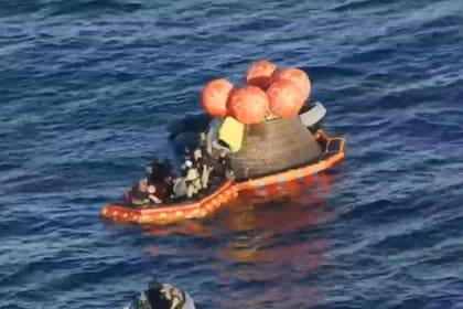 El primer momento de Reid Wiseman, Christina Koch, Victor Glover y Jeremy Hansen fuera de Orión tras la misión