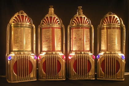 El primer Multiphone fue creado por Kenneth Shyvers en 1939 junto a su esposa, Lois