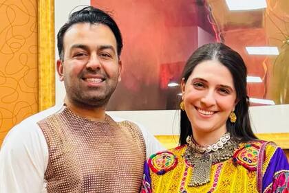 El primer paseo juntos de la pareja fue un respiro de una tensa operación para evacuar a personas de Afganistán.