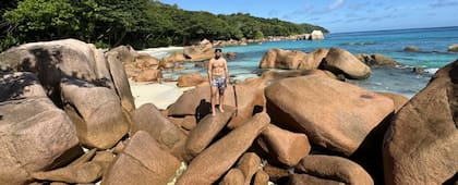 El primer paso fue realizar un Working Holiday por EE.UU. en el que trabajó de mozo, en la zona de la pileta de un hotel en Florida, por 90 días.