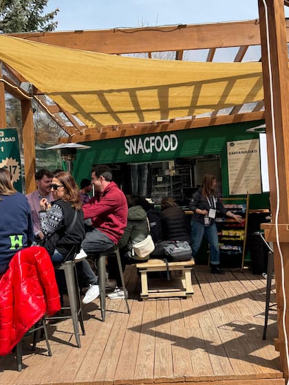 El primer puesto de Snacfood Empanadas abrió el 5 de enero del 2025 en la base la montaña Snowmass