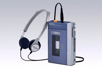 El primer reproductor portátil de música del mundo, el Walkman de Sony