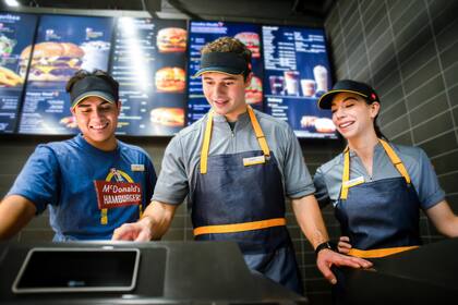 El primer sándwich comercializado como “cheeseburger” fue en 1934 en Kaelin’s, Louisville, Kentucky