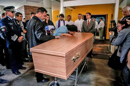 El primer soldado caído en Malvinas que regresó al continente ya descansa con su hijo