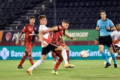 El primer tiempo en el Coloso tuvo un muy buen ritmo