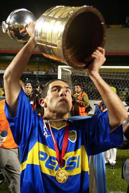 Tevez, campeón de América y del mundo con Boca en 2003; luego repitió con Manchester United, con el que logró la Champions League y el Mundial de Clubes en 2008
