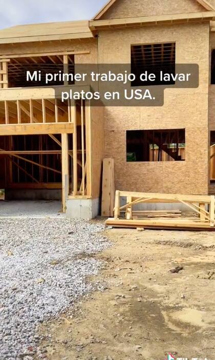 El primer trabajo del tiktoker fue de lavaplatos y ahora es empresario