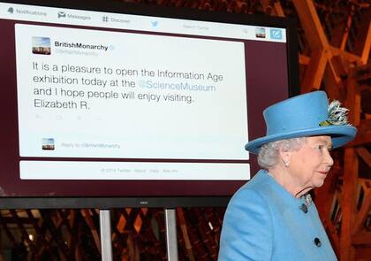 El primer tuit de la Reina Isabel II de Inglaterra