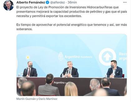 El primero de los tuits que posteó hoy el presidente Alberto Fernández, poco después de que varios de sus funcionarios le presentaran sus renuncias