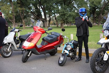 "El principal objetivo del evento es concientizar acerca de la salud de los varones, con foco en el cáncer de próstata y la depresión masculina: dos causales de muerte que podrían prevenirse. De ahí la promoción de donaciones voluntarias a Movember Foundation, una de las principales fundaciones en materia de investigaciones y desarrollos científicos para las enfermedades masculinas", comentó Oso Marsan, anfitrión local de la DGR