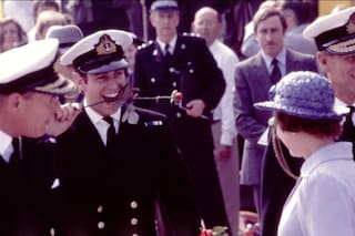 El expríncipe Andrés, de “hijo predilecto” de la reina y “héroe” de Malvinas a hundir a la familia real