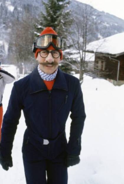 El príncipe Carlos con el ridículo disfraz que usó para no ser reconocido por los papparazzis