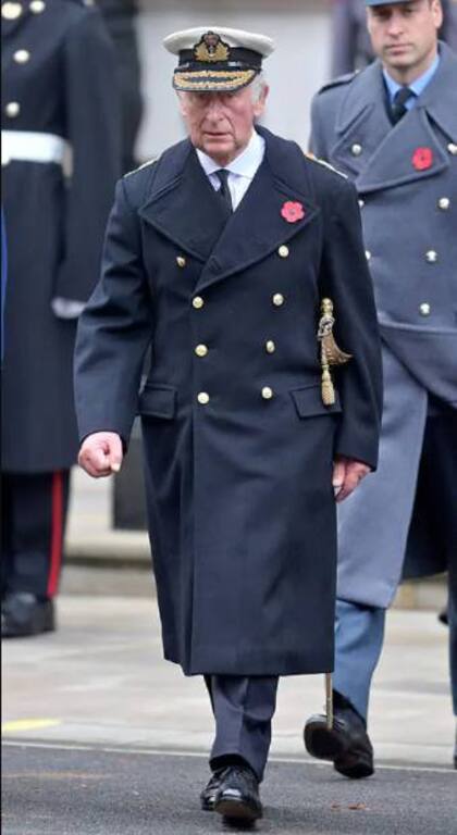 El príncipe Carlos durante la ceremonia en el monumento del Cenotafio