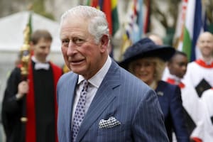 El incómodo momento entre el príncipe Carlos y el secretario de salud británico