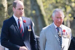 El príncipe Carlos podría tomar una decisión que lo enfrentaría con su hijo William