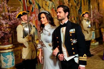 El príncipe Carlos Felipe y la princesa Sofía de Suecia en Estocolmo el 6 de mayo del 2024. (Ida Marie Odgaard/Ritzau Scanpix via AP)