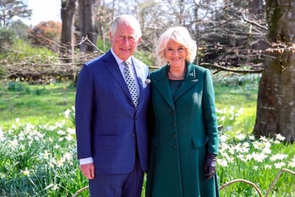 El príncipe Carlos y Camila Parker Bowles se convertirían en reyes una vez que la reina deje el trono