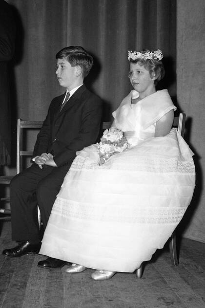 El príncipe Carlos y la princesa Ana en la boda de Pamela y David Hicks.